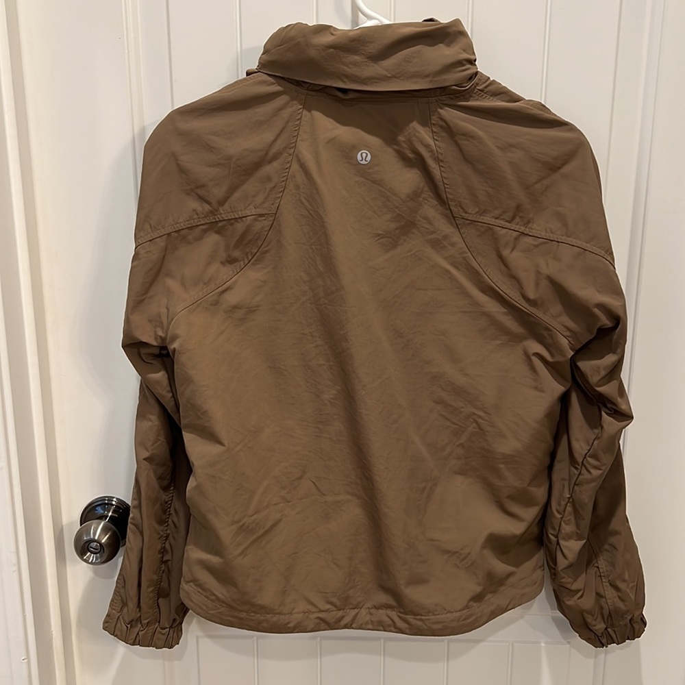 Lululemon Always Effortless Jacket Army Green - Picture 7 of 10